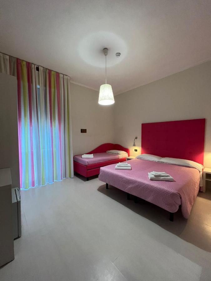Hotel Leonardo Чезенатико Экстерьер фото