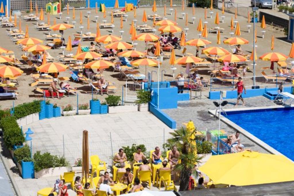 Hotel Leonardo Чезенатико Экстерьер фото