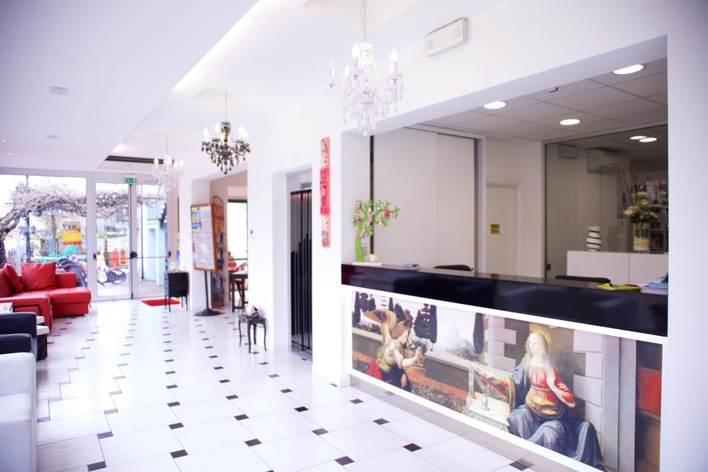 Hotel Leonardo Чезенатико Экстерьер фото