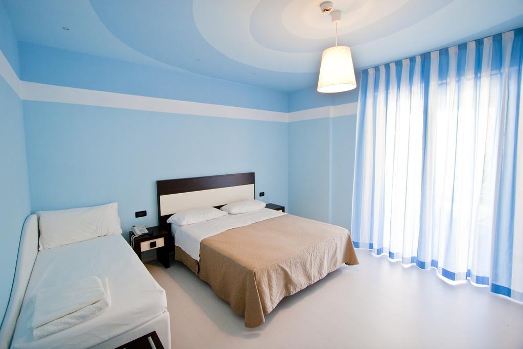 Hotel Leonardo Чезенатико Экстерьер фото
