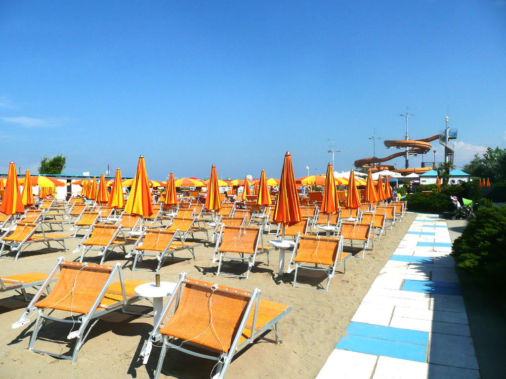 Hotel Leonardo Чезенатико Экстерьер фото